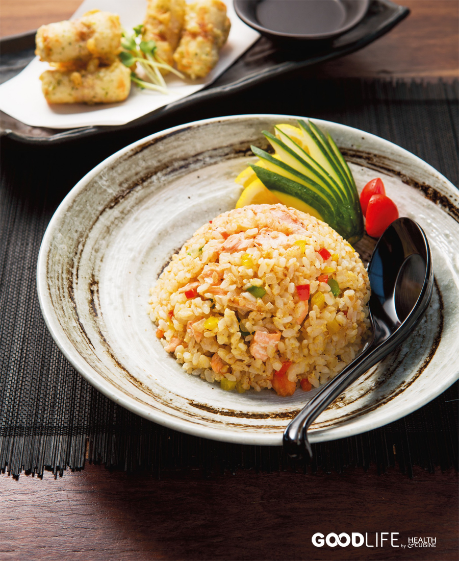 ข้าวผัดปลาแซลมอน