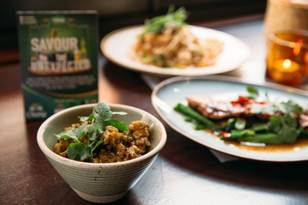 ปลาหมึกทอดสไตล์ไทย จากร้าน บุษบา อีท ไทย (Busaba Eathai)